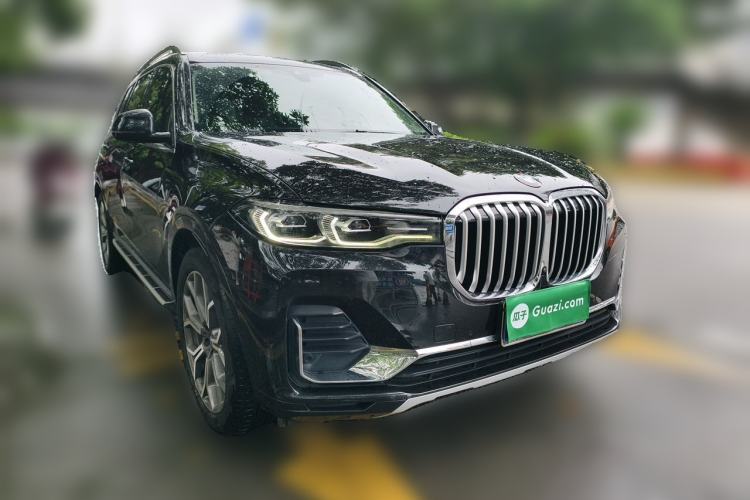 Used BMW X7 2020 xDrive40i Luxury Package with Leading Features Front Right 45 Deg