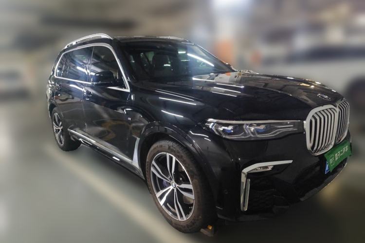 Used BMW X7 2020 xDrive40i Luxury M Sport Package Front Right 45 Deg