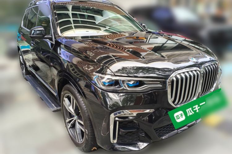 Used BMW X7 2020 xDrive40i Luxury Package with Premium Features Front Right 45 Deg