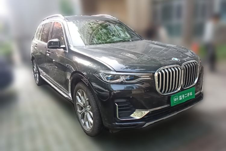 Used BMW X7 2020 xDrive40i Luxury Package with Premium Features Front Right 45 Deg