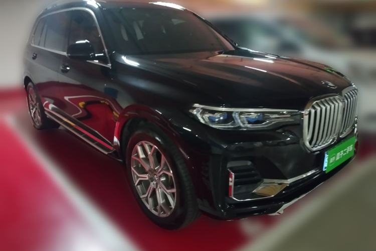 Used BMW X7 2020 xDrive40i Luxury M Sport Package Front Right 45 Deg