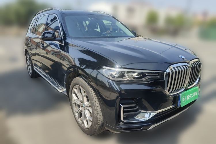 Used BMW X7 2020 xDrive40i Luxury Package with Leading Features Front Right 45 Deg