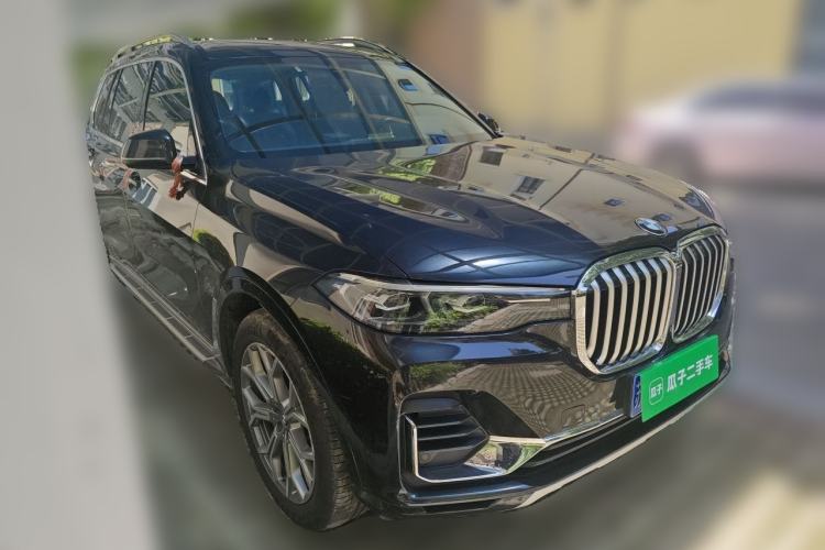 Used BMW X7 2020 xDrive40i Luxury Package with Leading Features Front Right 45 Deg