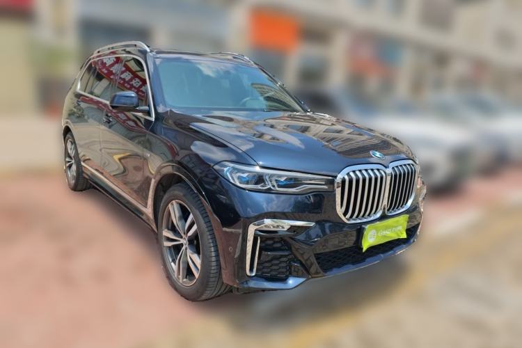 Used BMW X7 2020 xDrive40i Luxury M Sport Package Front Right 45 Deg
