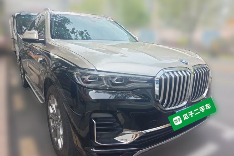 Used BMW X7 2020 xDrive40i Luxury Package with Leading Features Front Right 45 Deg