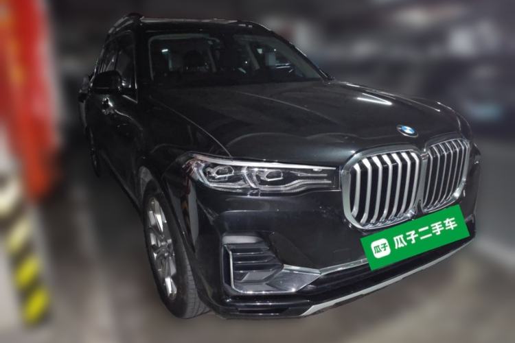 Used BMW X7 2020 xDrive40i Luxury Package with Premium Features Front Right 45 Deg