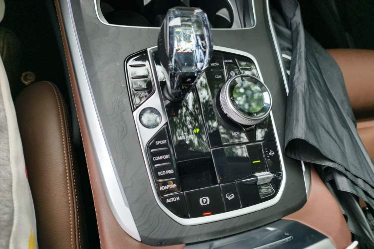 Used BMW X7 2020 xDrive40i Luxury Package with Leading Features Gear Lever