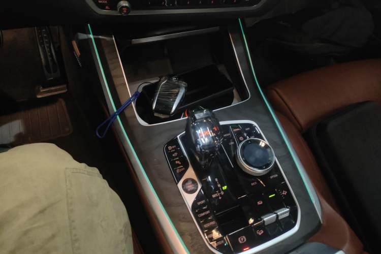 Used BMW X7 2020 xDrive40i Luxury M Sport Package Gear Lever