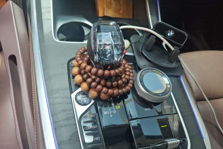Used BMW X7 2020 xDrive40i Luxury Package with Leading Features Gear Lever