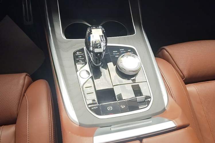 Used BMW X7 2020 xDrive40i Luxury M Sport Package Gear Lever