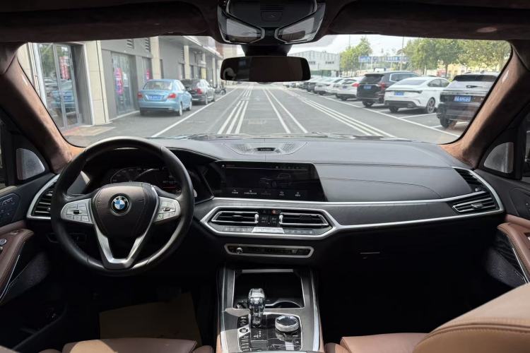 Used BMW X7 2020 xDrive40i Luxury Package with Leading Features Interior 1