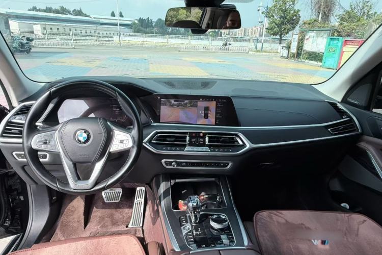 Used BMW X7 2020 xDrive40i Luxury Package with Leading Features Interior 1