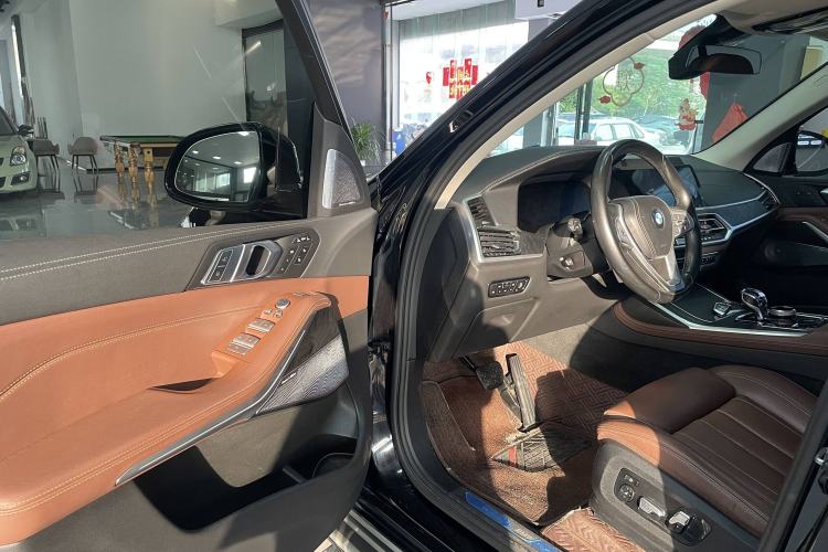 Used BMW X7 2020 xDrive40i Luxury Package with Leading Features Interior 2