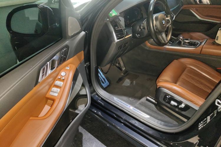 Used BMW X7 2020 xDrive40i Luxury M Sport Package Interior 3
