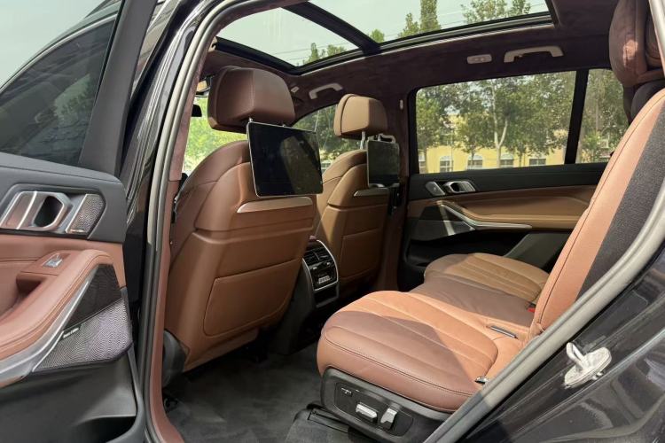 Used BMW X7 2020 xDrive40i Luxury Package with Leading Features Interior 4