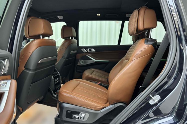 Used BMW X7 2020 xDrive40i Luxury M Sport Package Interior 4