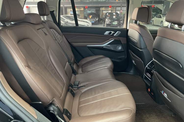 Used BMW X7 2020 xDrive40i Luxury Package with Leading Features Interior 7