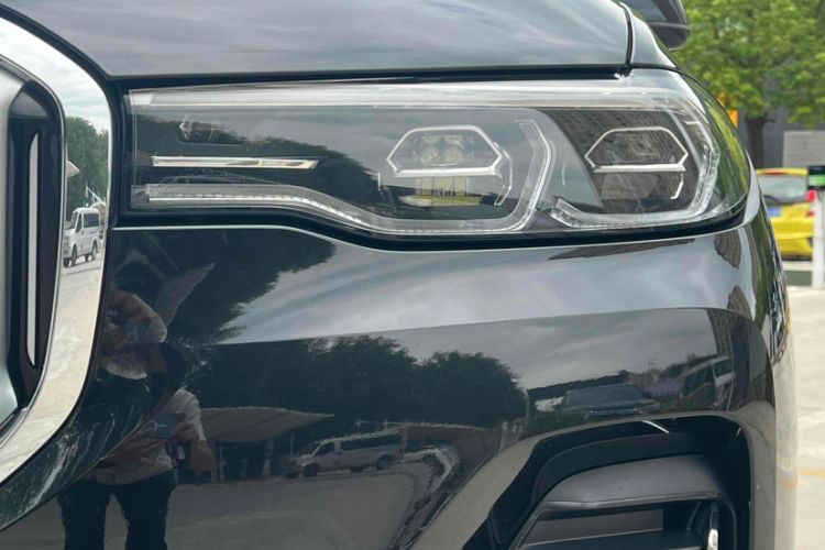 Used BMW X7 2020 xDrive40i Luxury Package with Leading Features Left Front Headlight