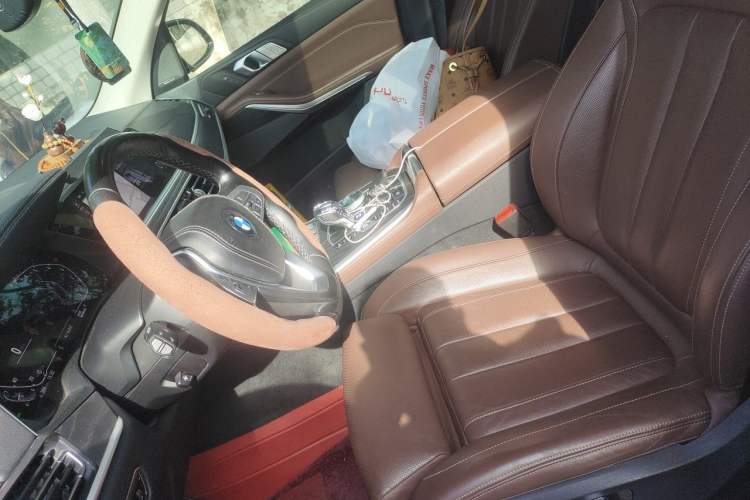 Used BMW X7 2020 xDrive40i Luxury Package with Leading Features Left Front Seat