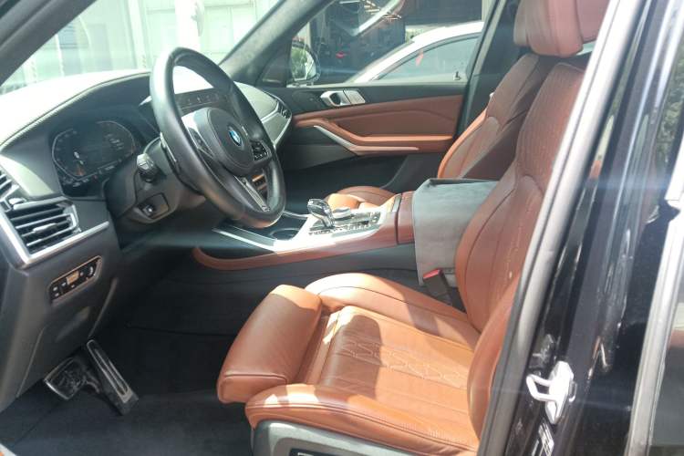 Used BMW X7 2020 xDrive40i Luxury M Sport Package Left Front Seat