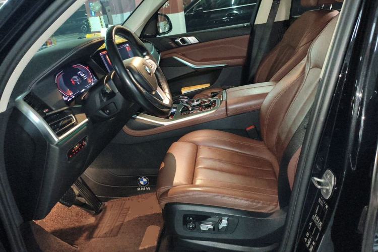Used BMW X7 2020 xDrive40i Luxury Package with Leading Features Left Front Seat