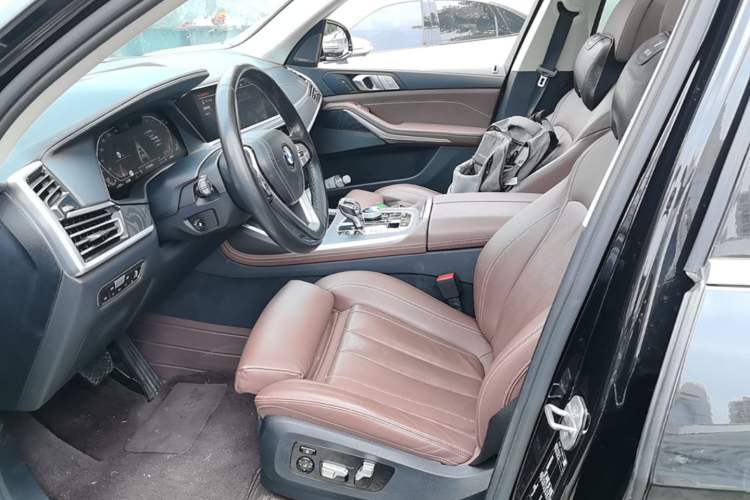 Used BMW X7 2020 xDrive40i Luxury Package with Leading Features Left Front Seat