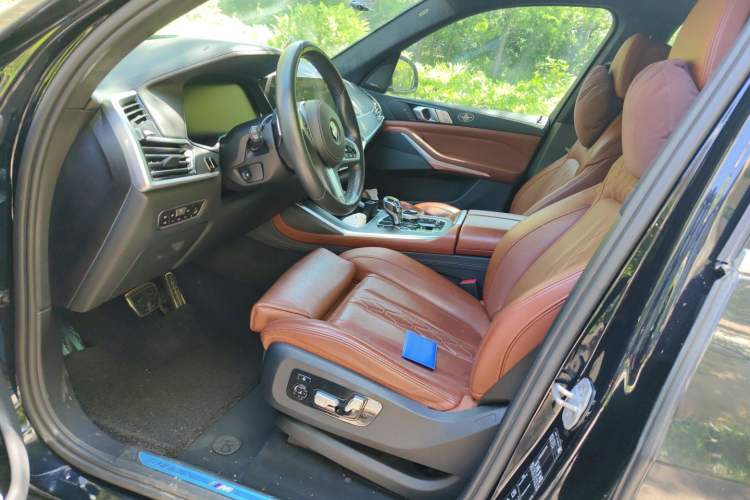 Used BMW X7 2020 xDrive40i Luxury M Sport Package Left Front Seat