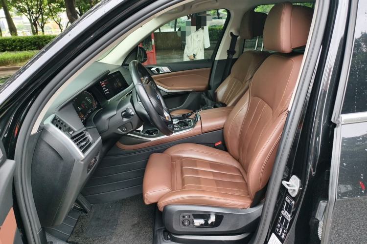 Used BMW X7 2020 xDrive40i Luxury Package with Leading Features Left Front Seat