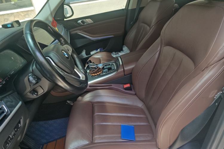 Used BMW X7 2020 xDrive40i Luxury Package with Leading Features Left Front Seat