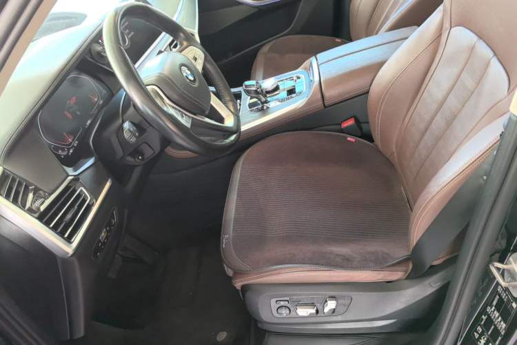Used BMW X7 2020 xDrive40i Luxury Package with Leading Features Left Front Seat