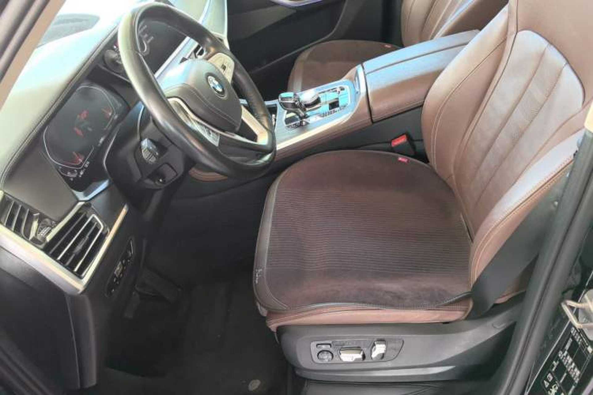 Used BMW X7 2020 xDrive40i Luxury Package with Leading Features Left Front Seat