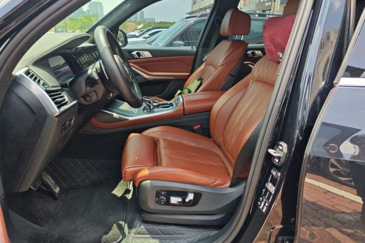 Used BMW X7 2020 xDrive40i Luxury M Sport Package Left Front Seat