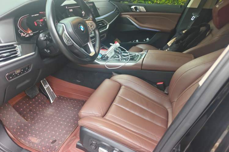 Used BMW X7 2020 xDrive40i Luxury Package with Leading Features Left Front Seat