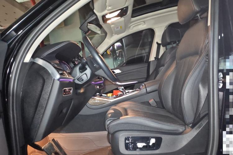 Used BMW X7 2020 xDrive40i Luxury Package with Premium Features Left Front Seat