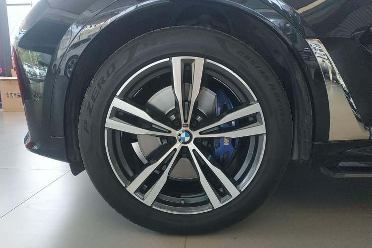 Used BMW X7 2020 xDrive40i Luxury M Sport Package Left Front Wheel Hub