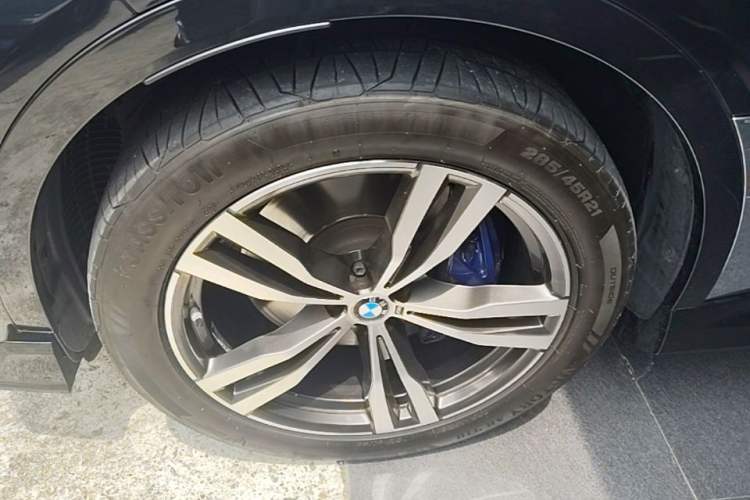 Used BMW X7 2020 xDrive40i Luxury M Sport Package Left Front Wheel Hub
