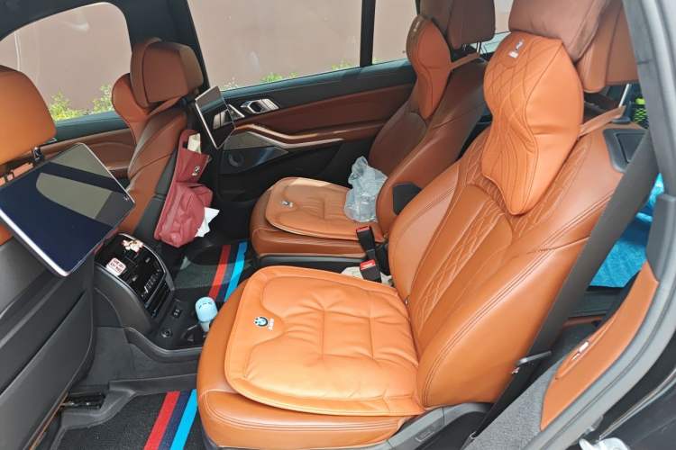 Used BMW X7 2020 xDrive40i Executive Luxury Package Left Rear Seat