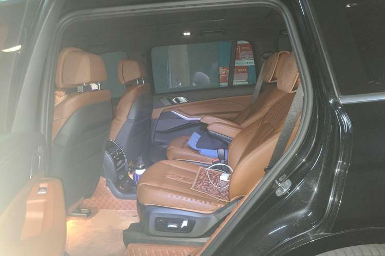 Used BMW X7 2020 xDrive40i Luxury M Sport Package Left Rear Seat