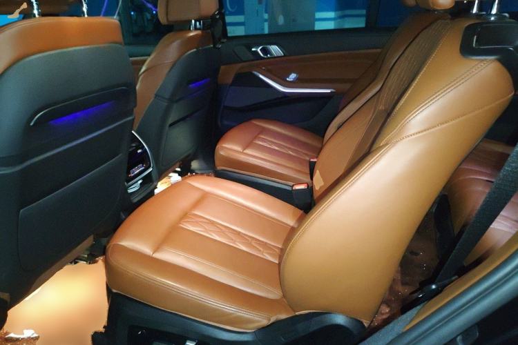 Used BMW X7 2020 xDrive40i Luxury M Sport Package Left Rear Seat