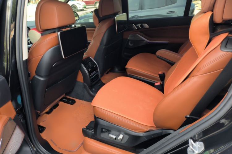 Used BMW X7 2020 xDrive40i Executive M Sport Package Left Rear Seat