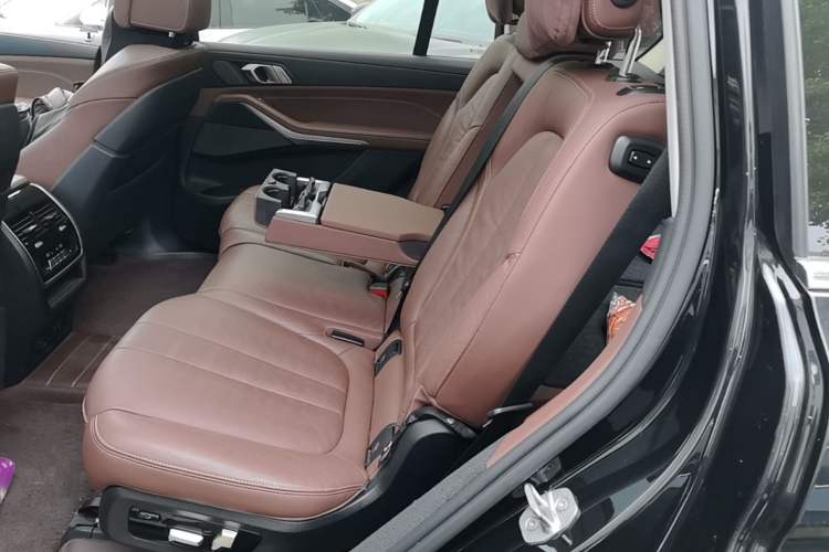 Used BMW X7 2020 xDrive40i Luxury Package with Leading Features Left Rear Seat