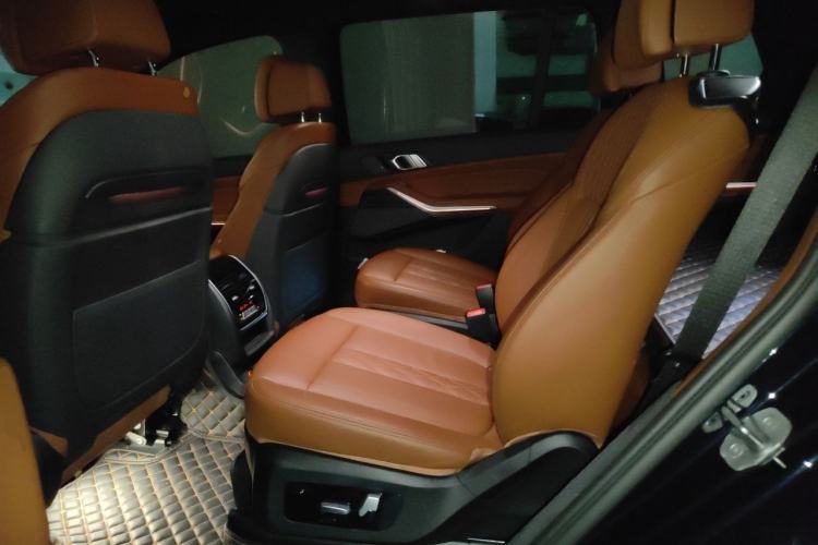 Used BMW X7 2020 xDrive40i Luxury M Sport Package Left Rear Seat