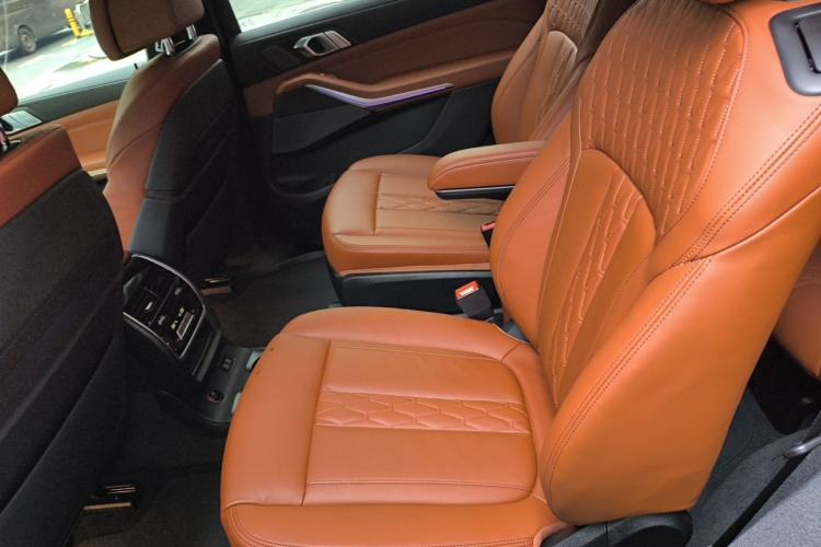 Used BMW X7 2020 xDrive40i Luxury Package with Premium Features Left Rear Seat