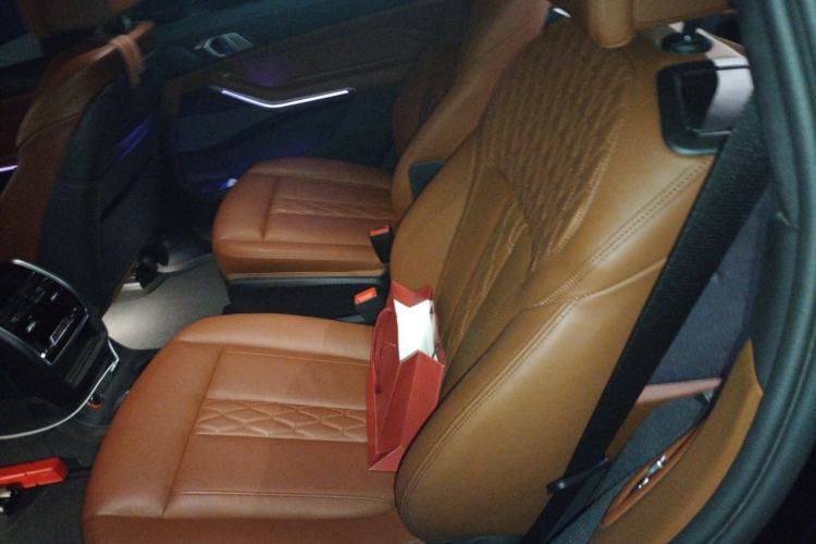 Used BMW X7 2020 xDrive40i Luxury M Sport Package Left Rear Seat