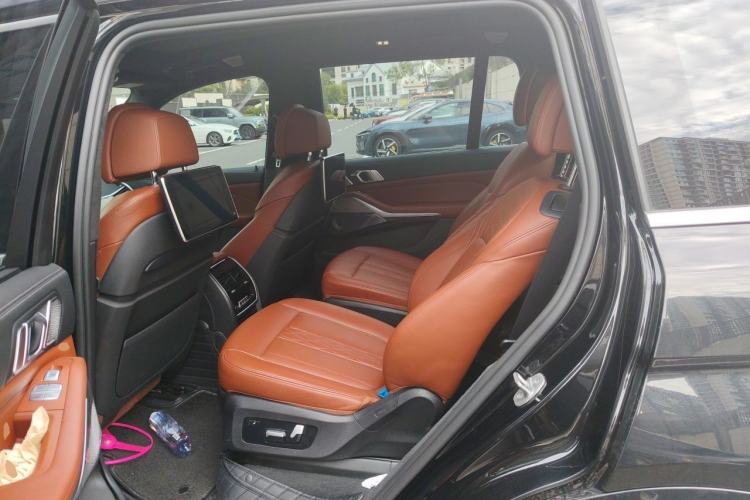 Used BMW X7 2020 xDrive40i Executive Luxury Package Left Rear Seat