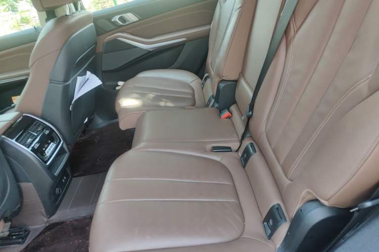 Used BMW X7 2020 xDrive40i Luxury Package with Leading Features Left Rear Seat