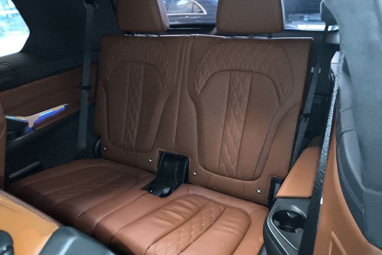 Used BMW X7 2020 xDrive40i Luxury M Sport Package Left Rear Seat