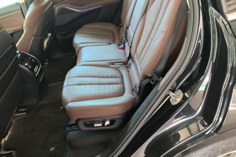 Used BMW X7 2020 xDrive40i Luxury Package with Leading Features Left Rear Seat