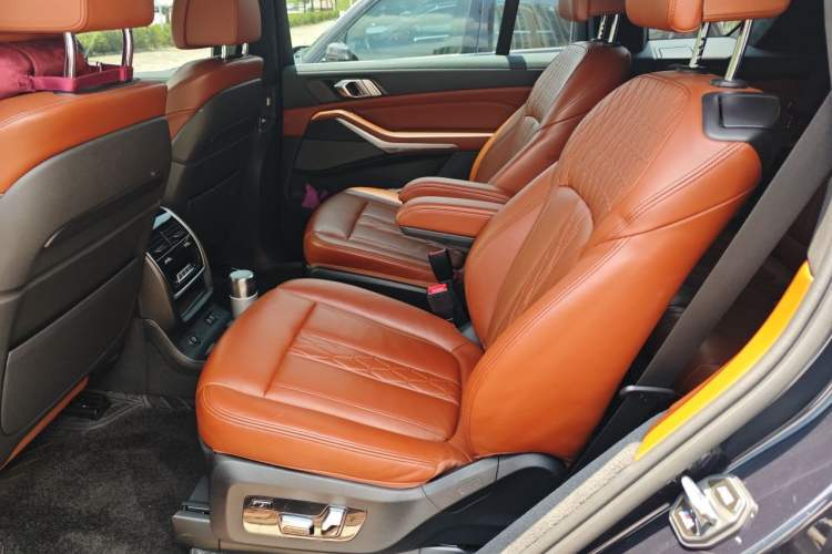 Used BMW X7 2020 xDrive40i Luxury M Sport Package Left Rear Seat