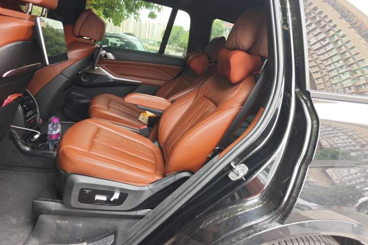Used BMW X7 2020 xDrive40i Executive M Sport Package Left Rear Seat